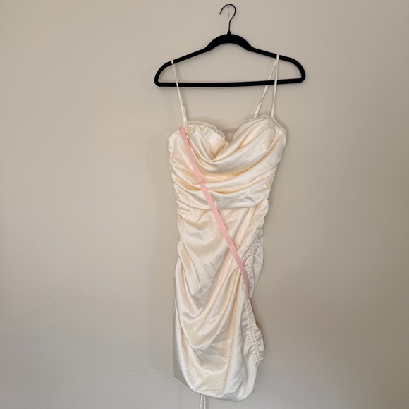 Oh Polly Cream Ruched Mini Dress w/ Lace Trim Satin  in Oyster White NWT Size 8 - Picture 3 of 12